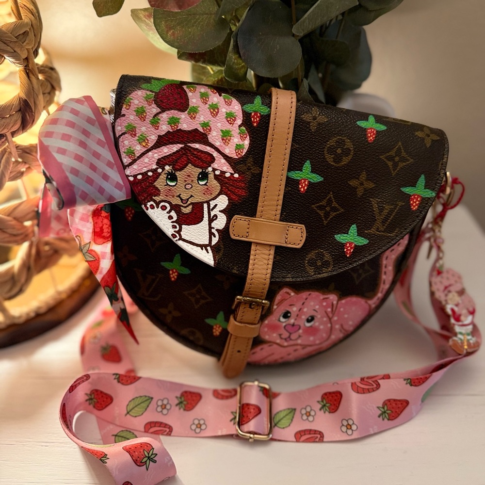 Louis Vuitton Black and Pink Crossbody Bag - Picture 4 of 12